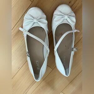 White girls small heel bow shoes size 4